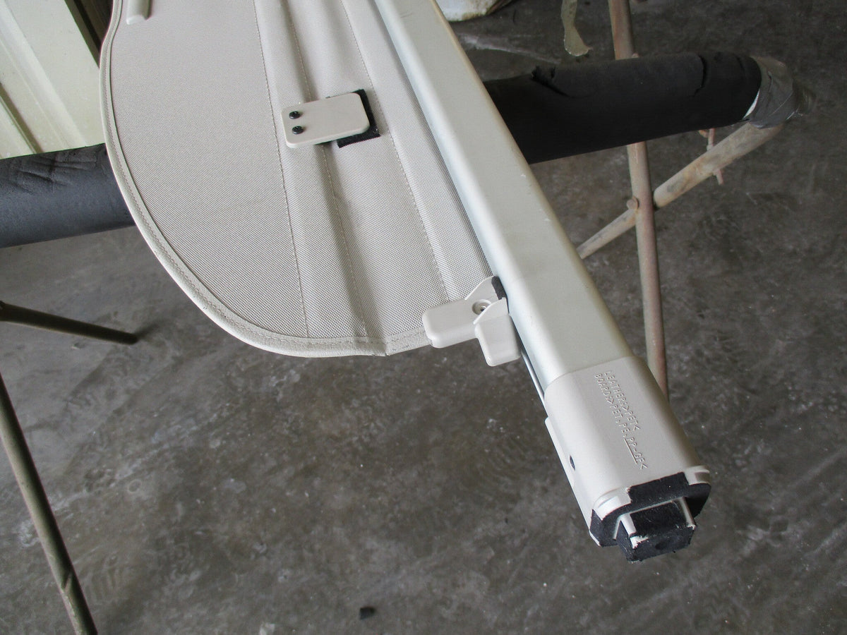 Pre-Owned 2015 Nissan Rogue Retractable Storage protector OEM (Good)